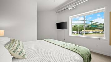 1 dormitorio, tabla de planchar con plancha, wifi y ropa de cama