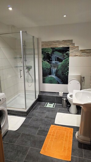 Bathroom - Vrbo Property (Heidelberg)