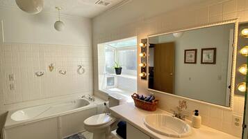 Cottage, 3 Bedrooms, Non Smoking, Lakeside | Bathroom