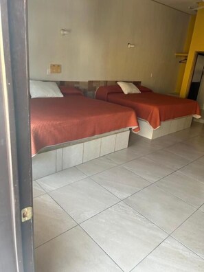 Chambre avec lits jumeaux, balcon