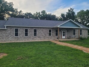 Exterior - Spacious, pet-friendly, 4-bedroom house on 7 open acres with a pool (Greenville)