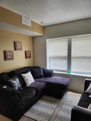 Living area - Cozy 2-bedroom bed & breakfast in serene Kansas City (Kansas City)