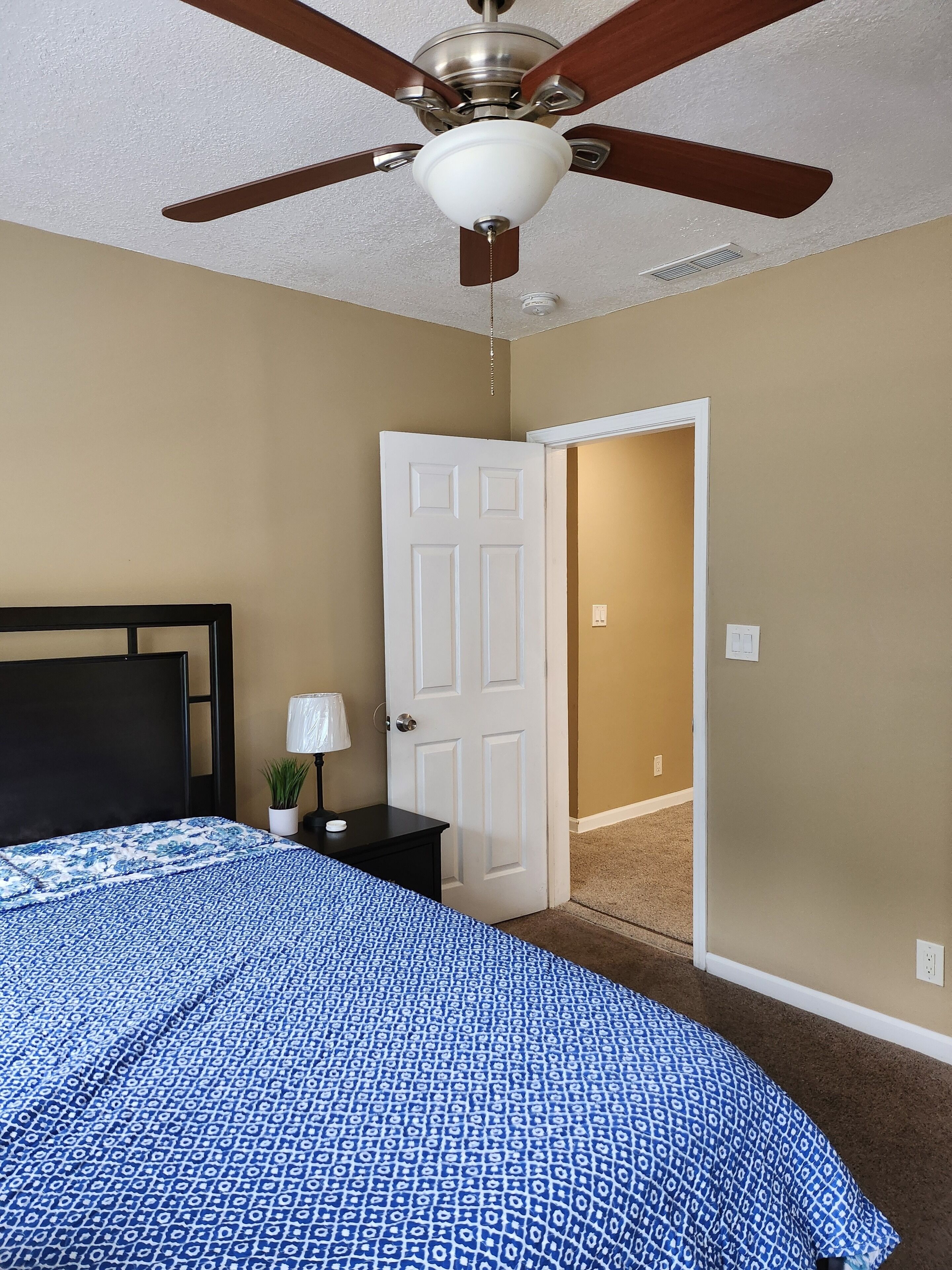 2 bedrooms, iron/ironing board, bed sheets