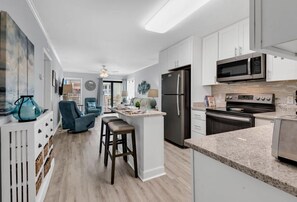 Coffee/tea maker, fridge, microwave, oven - Ocean Forest Villas B112 (Myrtle Beach)