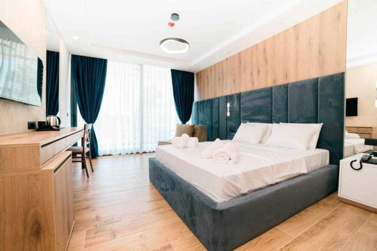 Premium bedding, desk, laptop workspace, WiFi (free)