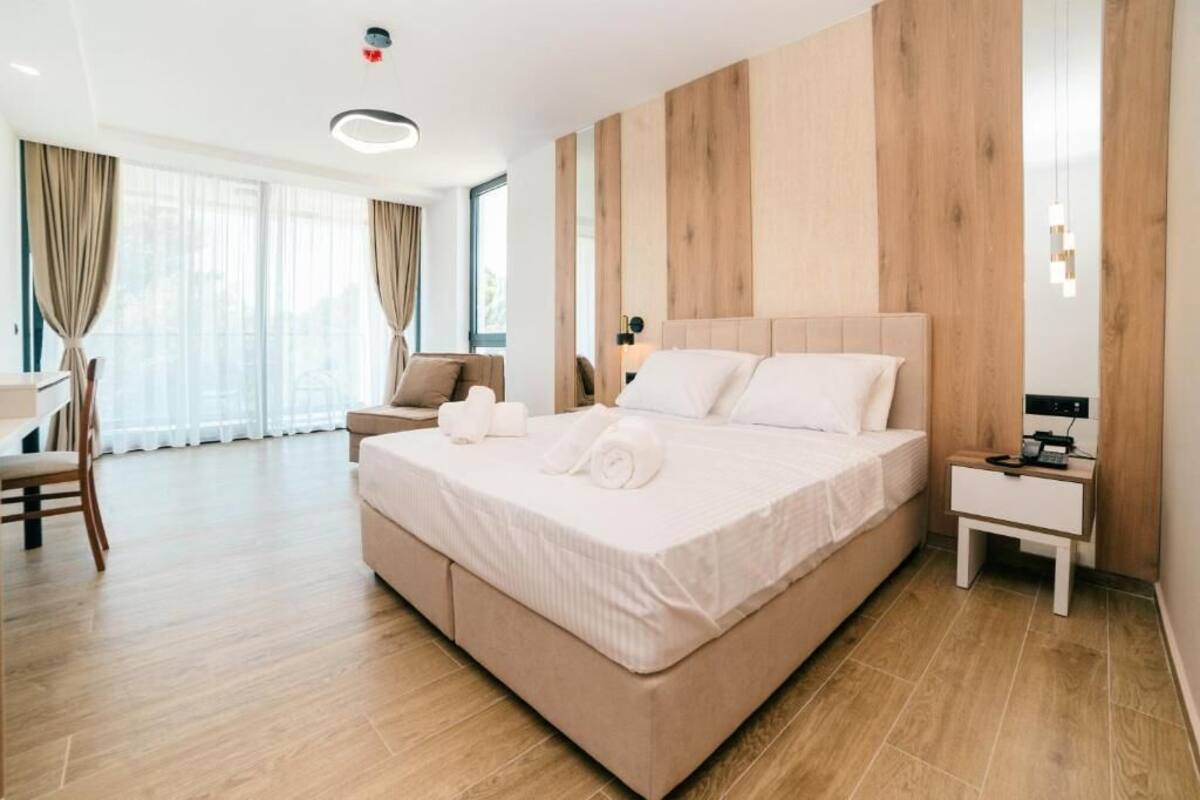Premium bedding, desk, laptop workspace, WiFi (free)