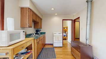 Cabin, Multiple Beds, Patio, Mountain View (Peak View Cabin) | Private kitchen