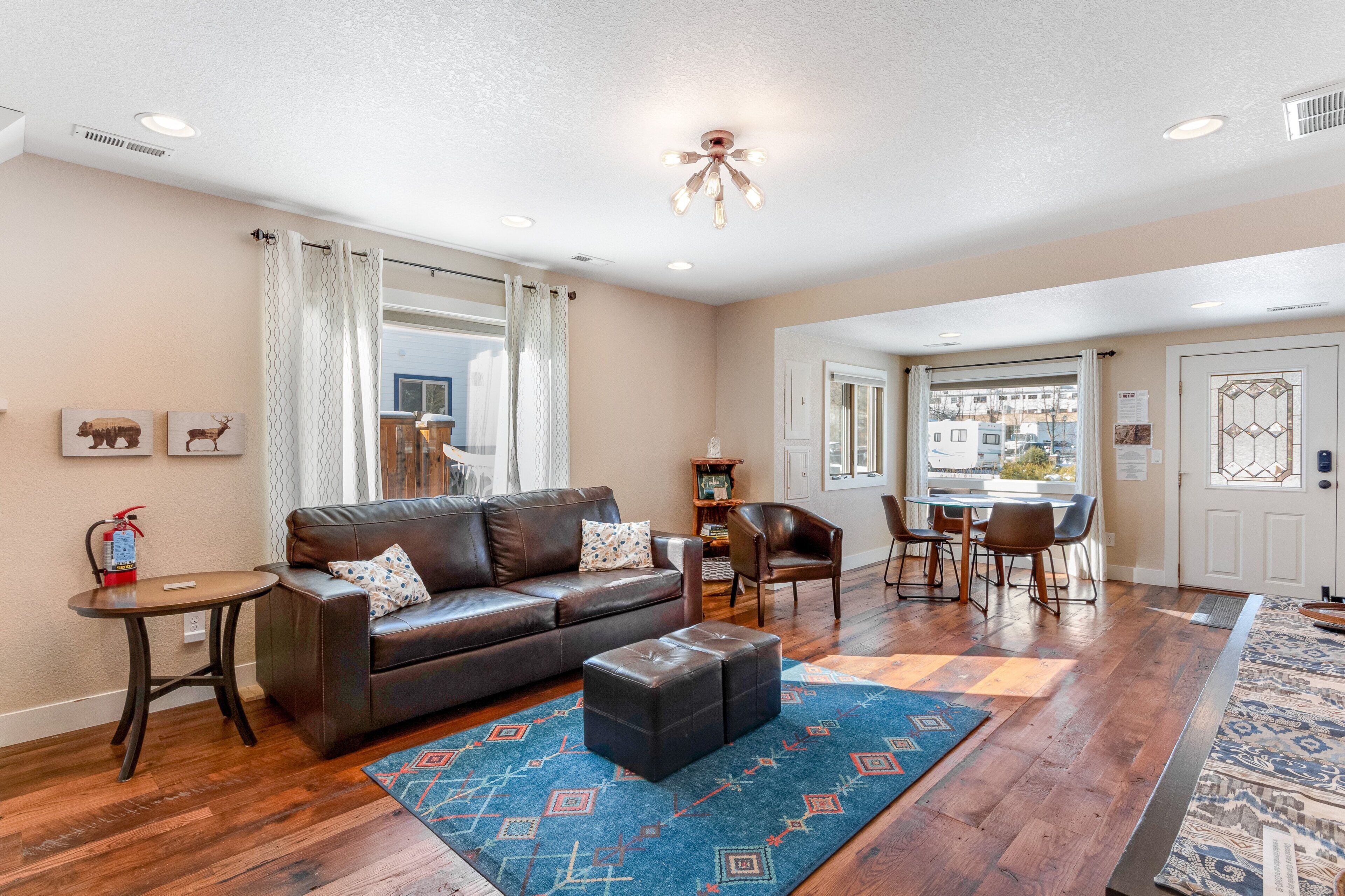House, Multiple Beds, Mountain View (City Center Sanctuary) | Living area