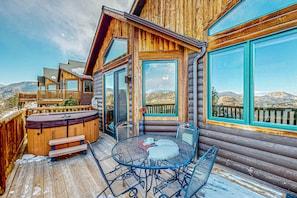 Outdoor dining - Two BR Condo w/ Brand NEW HOT TUB and Great Views! (Estes Park)