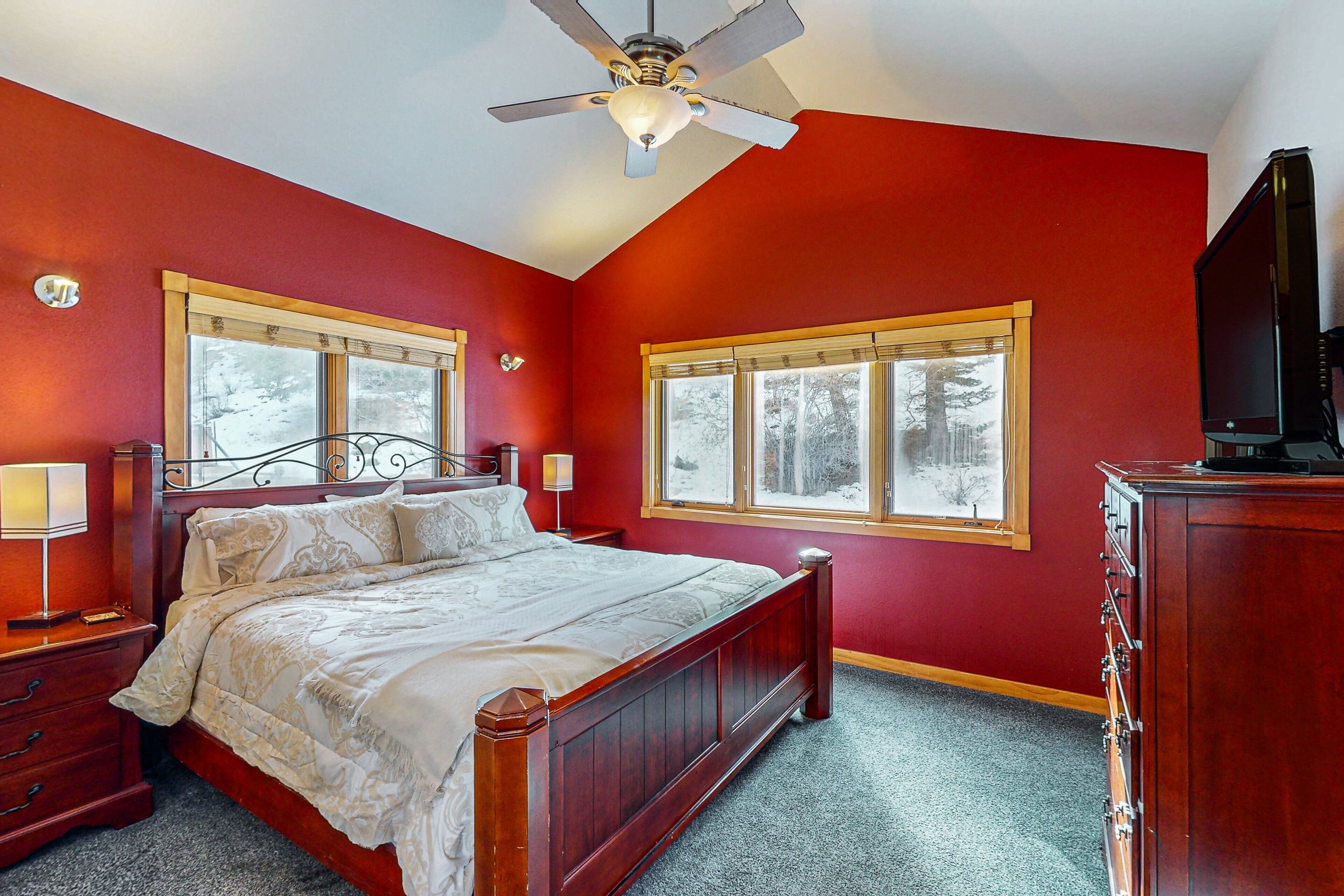 Maison, Plusieurs lits, vue sur la montagne (Tranquil Trails Lodge) | 2 chambres, décor unique, ameublement unique, literie fournie