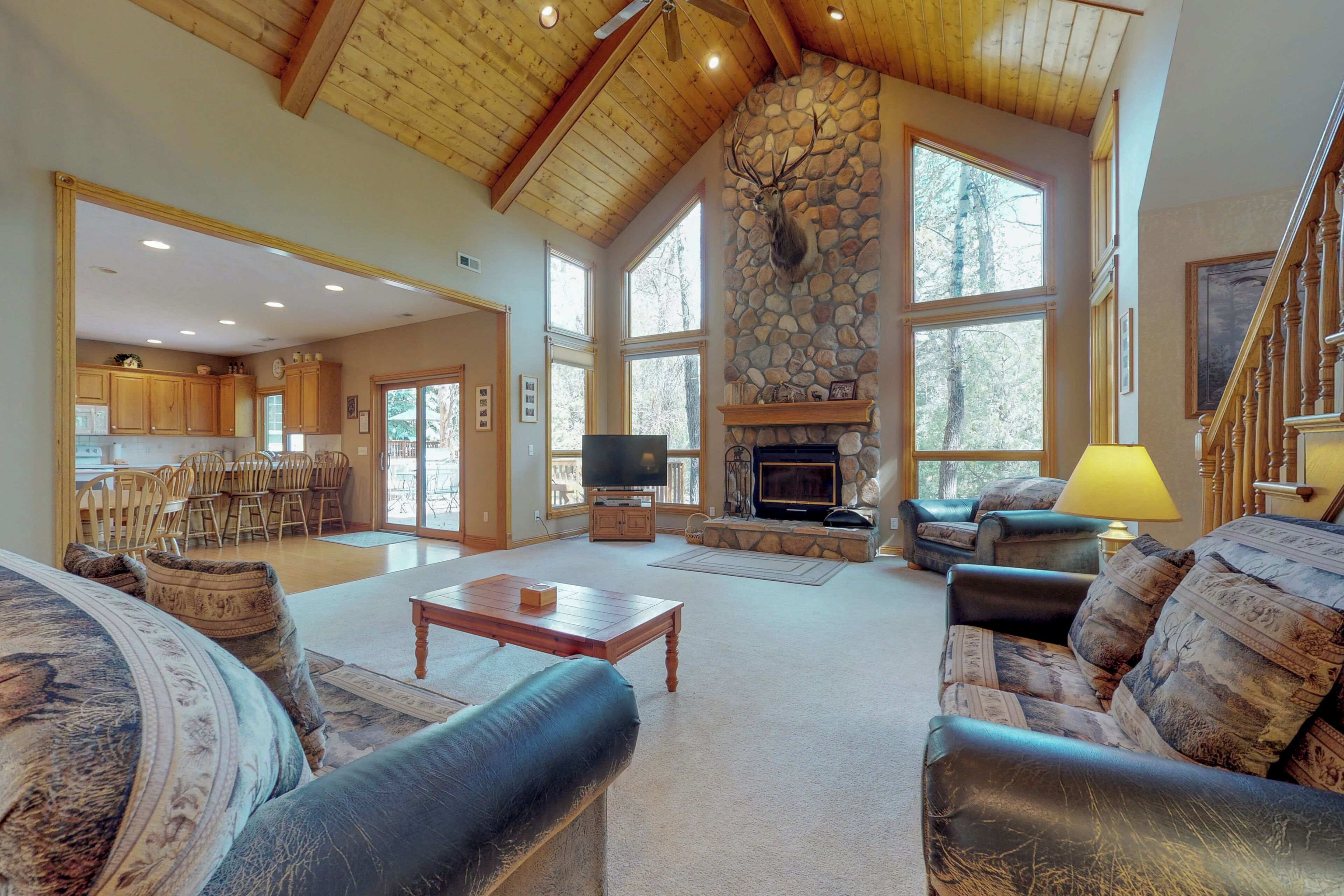 House, Multiple Beds (On Fall River) | Living area