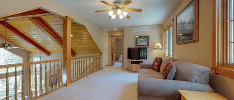 Ferienhaus, Mehrere Betten (On Fall River) | Wohnbereich