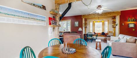 Cabaña, varias camas, vista a la montaña (Laughing Place) | 3 habitaciones, decoración personalizada y muebles diferentes