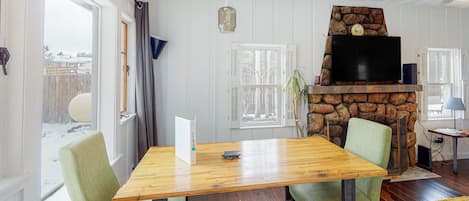 House, Multiple Beds, Mountain View (Rocky Mountain Resting Place) | 3 bedrooms, individually decorated, individually furnished, bed sheets