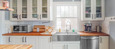 House, Multiple Beds, Mountain View (Rocky Mountain Resting Place) | Private kitchen