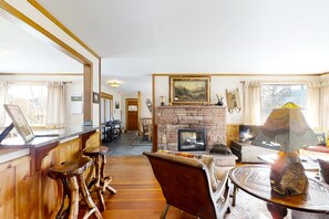 A cozy living room with a fireplace, wooden bar, and comfortable seating. - Delightful Getaway With Free Wifi, a Wood Fireplace, Washer/dryer, & Great Views (Estes Park)
