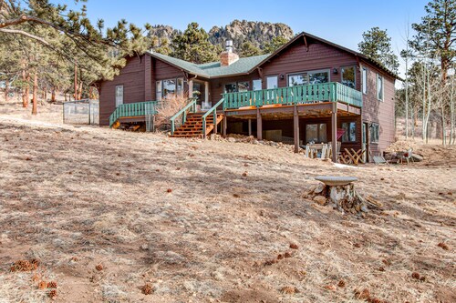 Delightful Getaway With Free Wifi, a Wood Fireplace, Washer/dryer, & Great Views