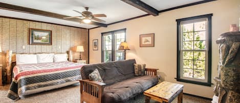 Cabin, Multiple Beds, Mountain View (Lodge Haus) | Living area