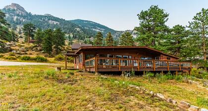 Hot Tub, Pool Table, and Dog Friendly! River Waterfront Cabin With Mountain Views