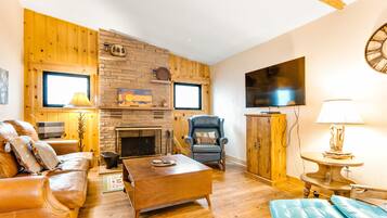 Cabin, Multiple Beds, Mountain View (On the River) | Living area
