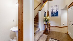 Hus, flere senger, fjellutsikt (Buffalo Run) | Innvendig