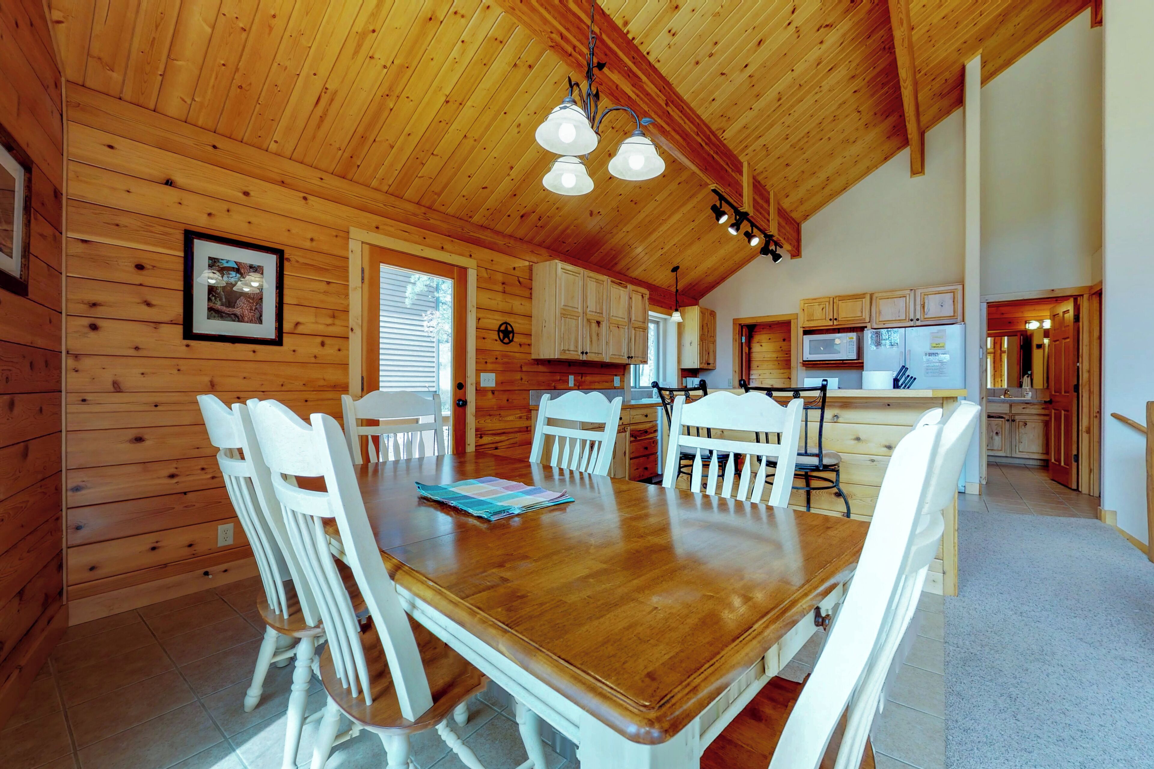 Cabin, Multiple Beds, Mountain View (Twin Pines Cabin) | 2 bedrooms, individually decorated, individually furnished, bed sheets