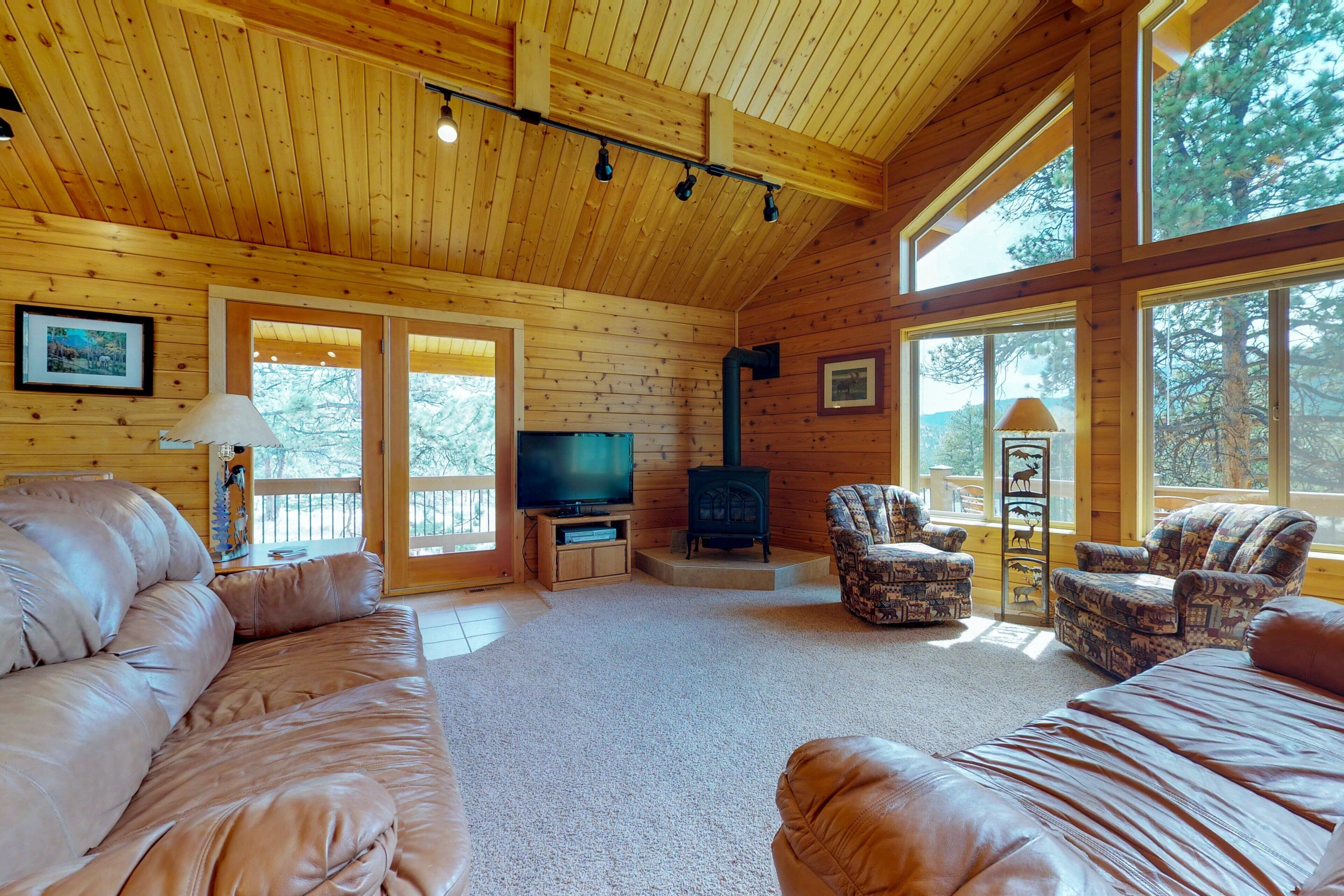 Cabane, plusieurs lits, vue montagne (Twin Pines Cabin) | Coin séjour