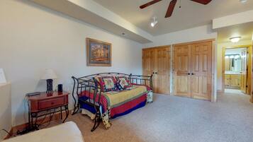Cabin, Multiple Beds, Mountain View (Twin Pines Cabin)
