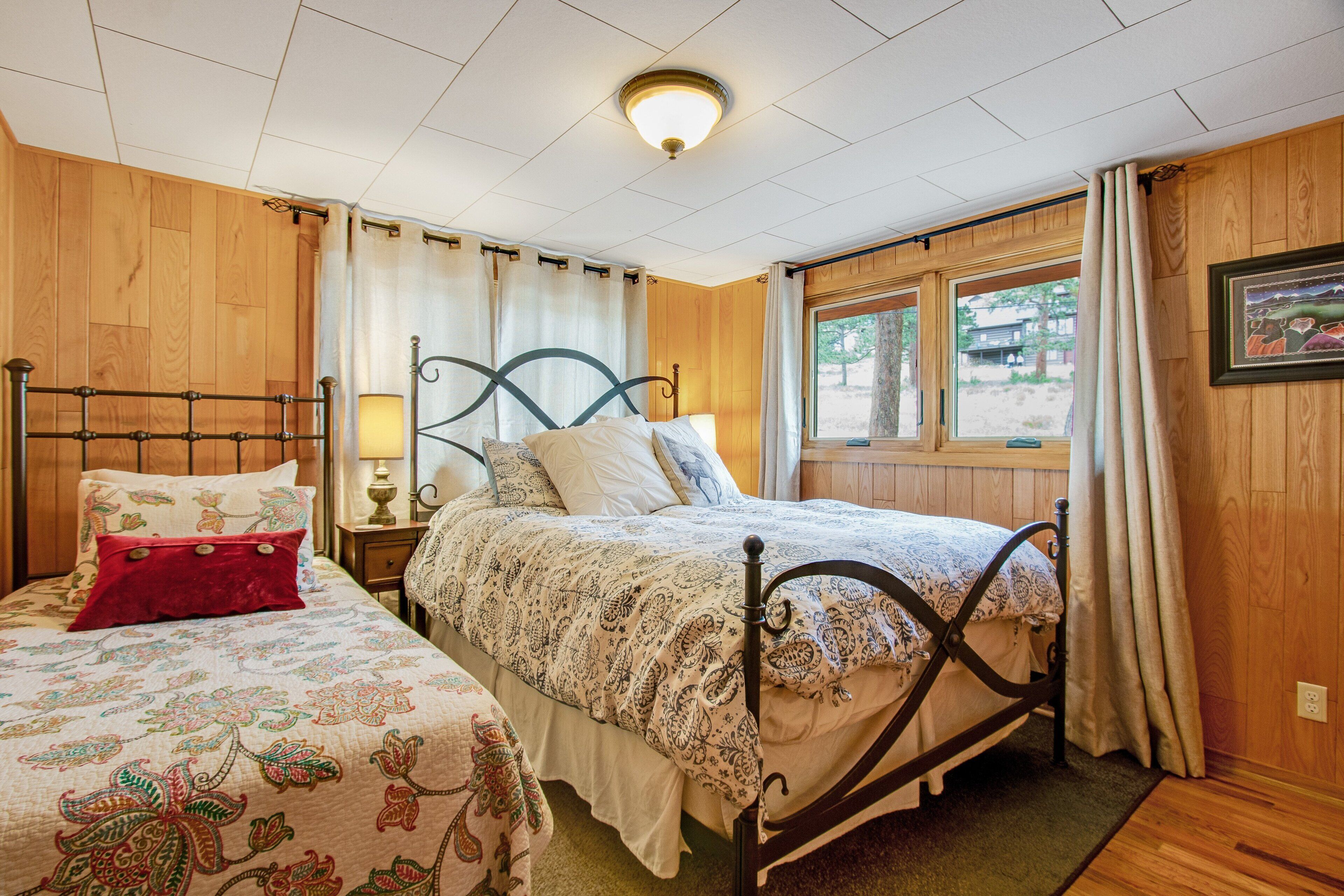 Ferienhütte, Mehrere Betten, Bergblick (Rocky Mountain High) | 2 Schlafzimmer, individuell dekoriert, individuell eingerichtet