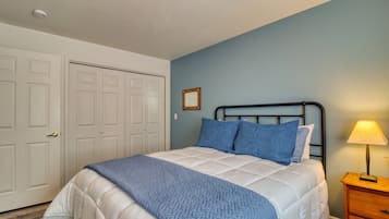 Condo, Multiple Beds, Mountain View (Quiet in the Pines) | 2 bedrooms, individually decorated, individually furnished, bed sheets