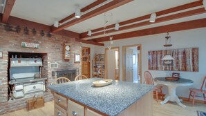 Dining - Dog-friendly Mountain Haven With Full Kitchen, Furnished Patio, & Forest Views (Lyons)