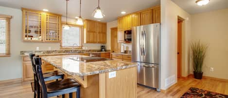 House, Multiple Beds, Mountain View (Retreat By The Rockies) | Private kitchen