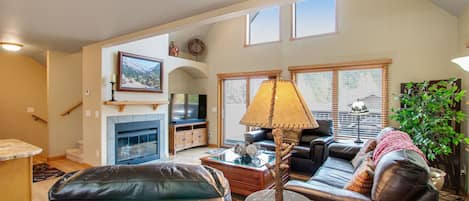 Ferienhaus, Mehrere Betten, Bergblick (Retreat By The Rockies) | Wohnbereich