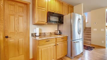 House, Multiple Beds, Mountain View (Retreat By The Rockies) | Private kitchen