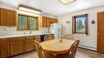 Casa, varias camas (Whispering Wind in the Trees) | Cocina privada