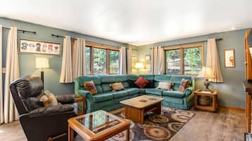 Casa, varias camas (Whispering Wind in the Trees) | Zona de estar