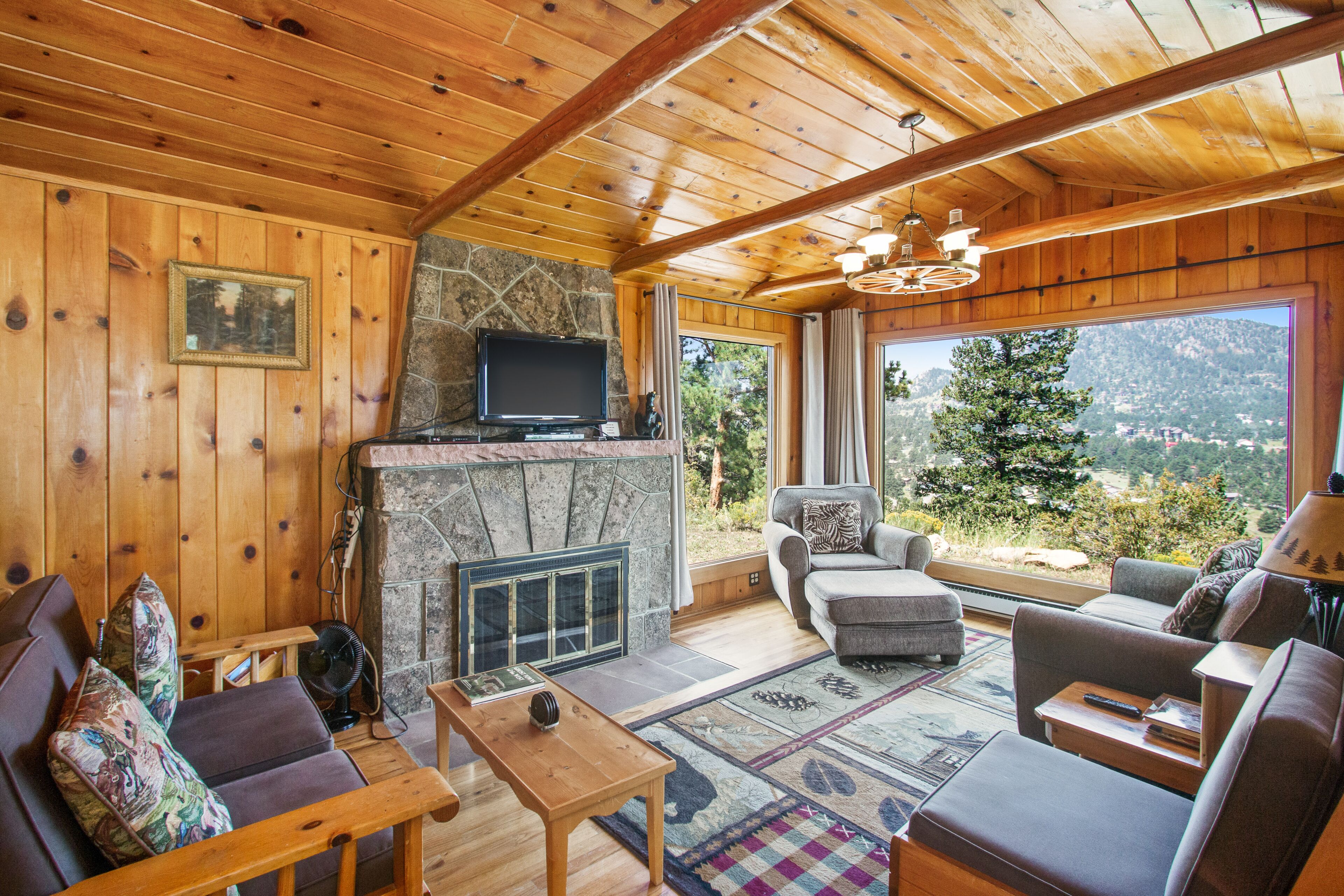 Cabin, Multiple Beds, Fireplace, Mountain View (Flower Lane Cabin) | Living area