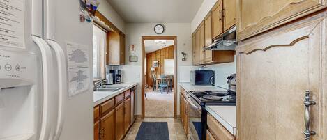 Cabin, Multiple Beds, Balcony, Mountain View (Great Outdoors) | Private kitchen