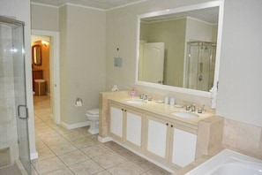 Hair dryer, towels, toilet paper - Harbour 12 1-bedroom (Gros Islet)