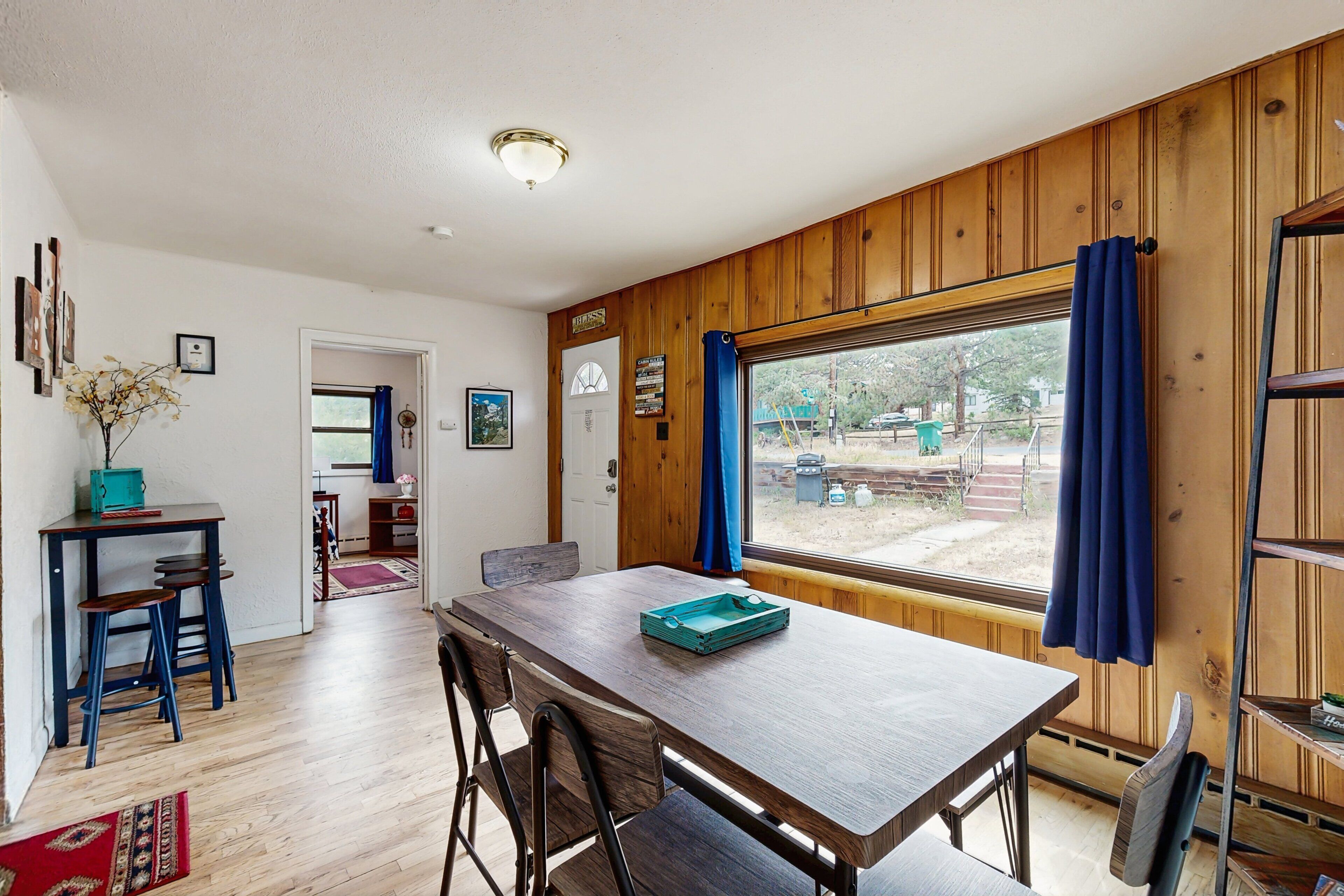 Cottage, Multiple Beds, Kitchen, Mountain View (Courtney Cottage) | Interior