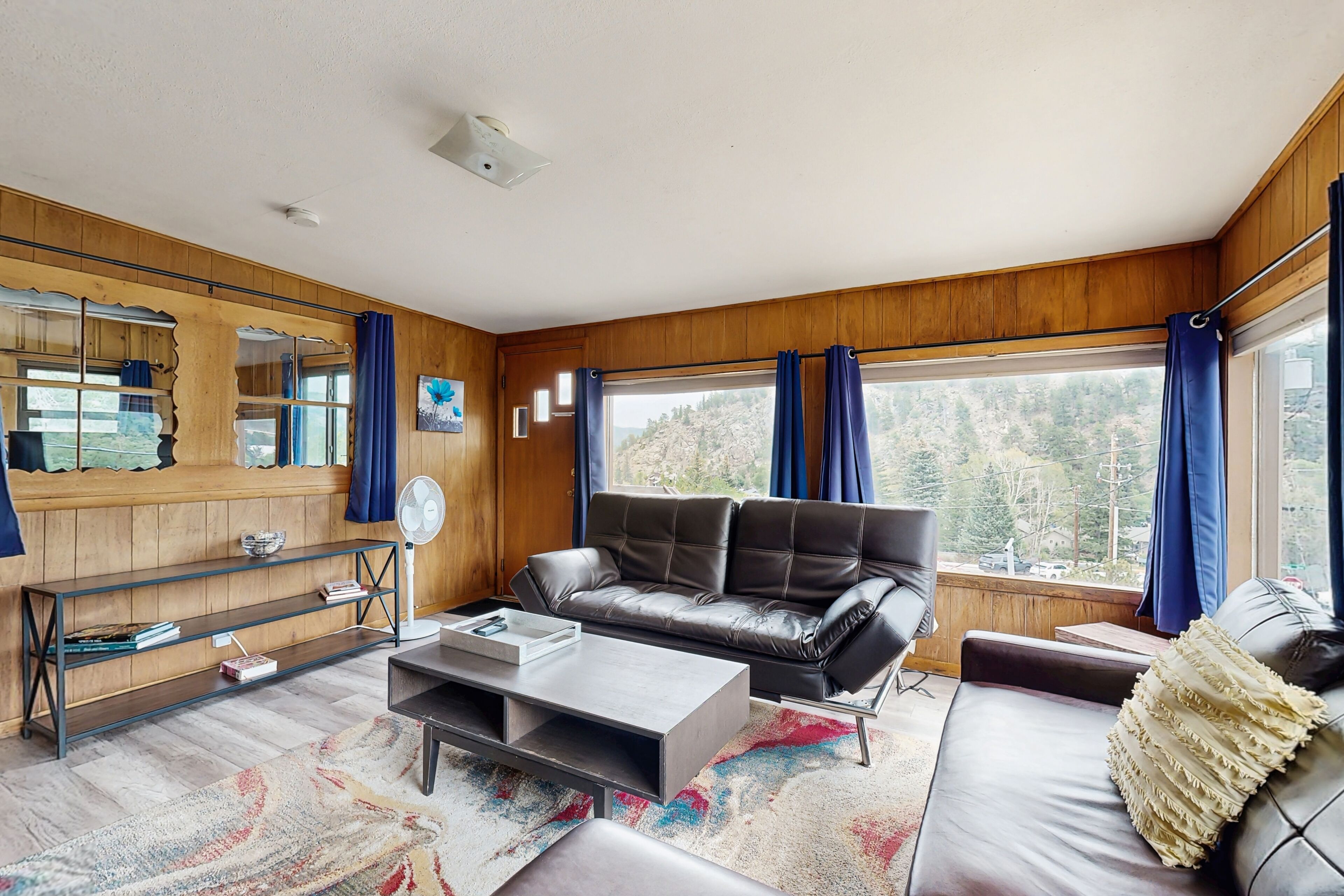 Casa de campo, varias camas, cocina, vista a la montaña (Courtney Cottage) | Área de sala de estar