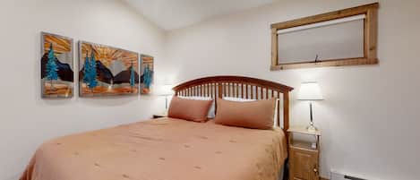Cabin, Multiple Beds, Mountain View (Deer Mountain Lodge South) | 3 bedrooms, individually decorated, individually furnished, bed sheets