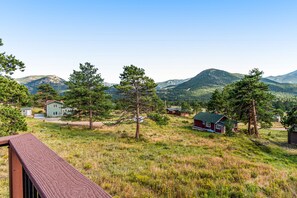A rural landscape with houses, trees, and mountains. - Inviting Cabin With Stellar Panoramic Rocky Mountain Views (Estes Park)