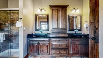 Townhome, Multiple Beds, Balcony, Mountain View (Timber Mountain Retreat) | Bathroom