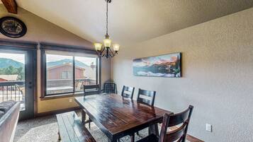 Townhome, Multiple Beds, Balcony, Mountain View (Timber Mountain Retreat) | Dining
