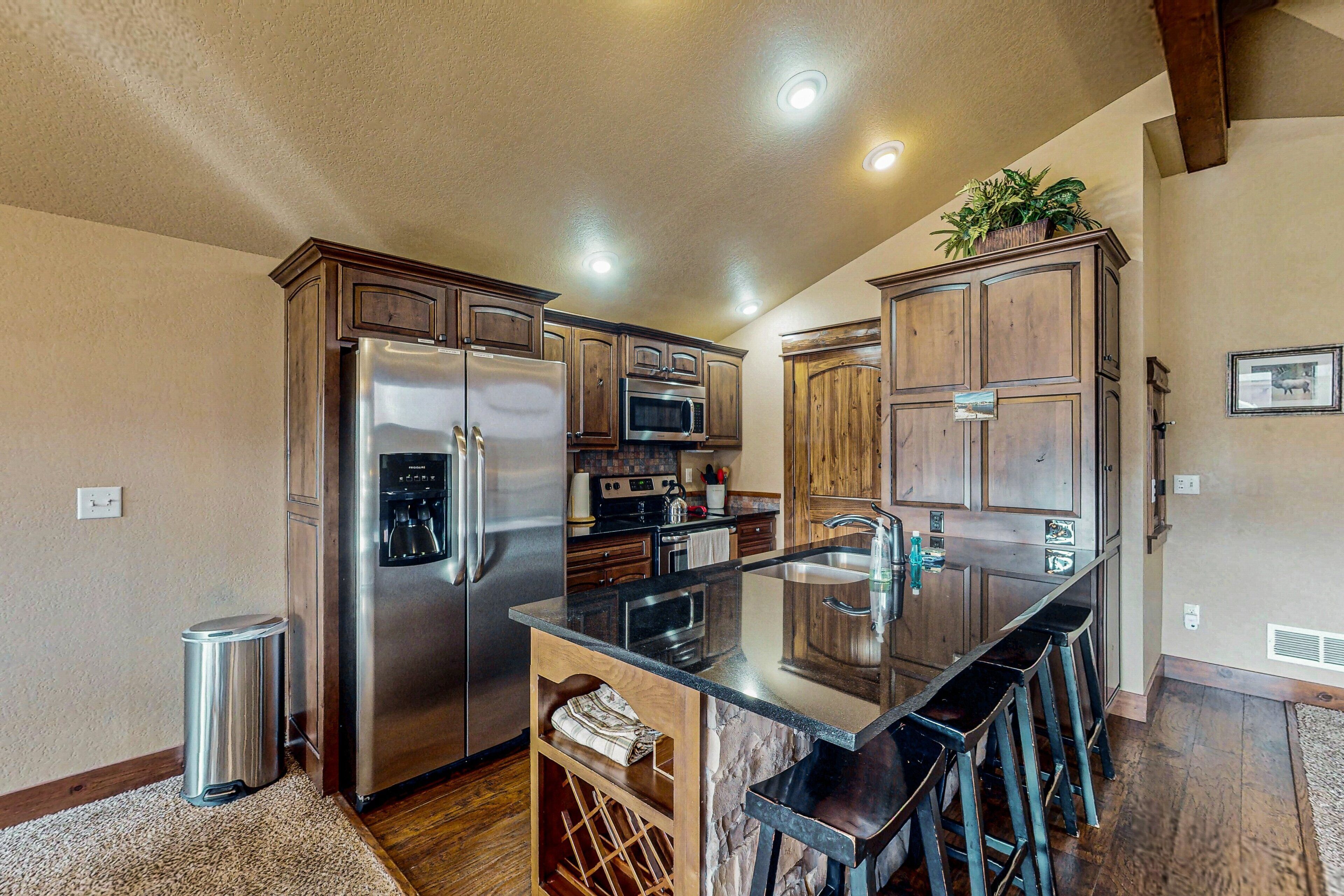 Townhome, Multiple Beds, Balcony, Mountain View (Timber Mountain Retreat) | Private kitchen
