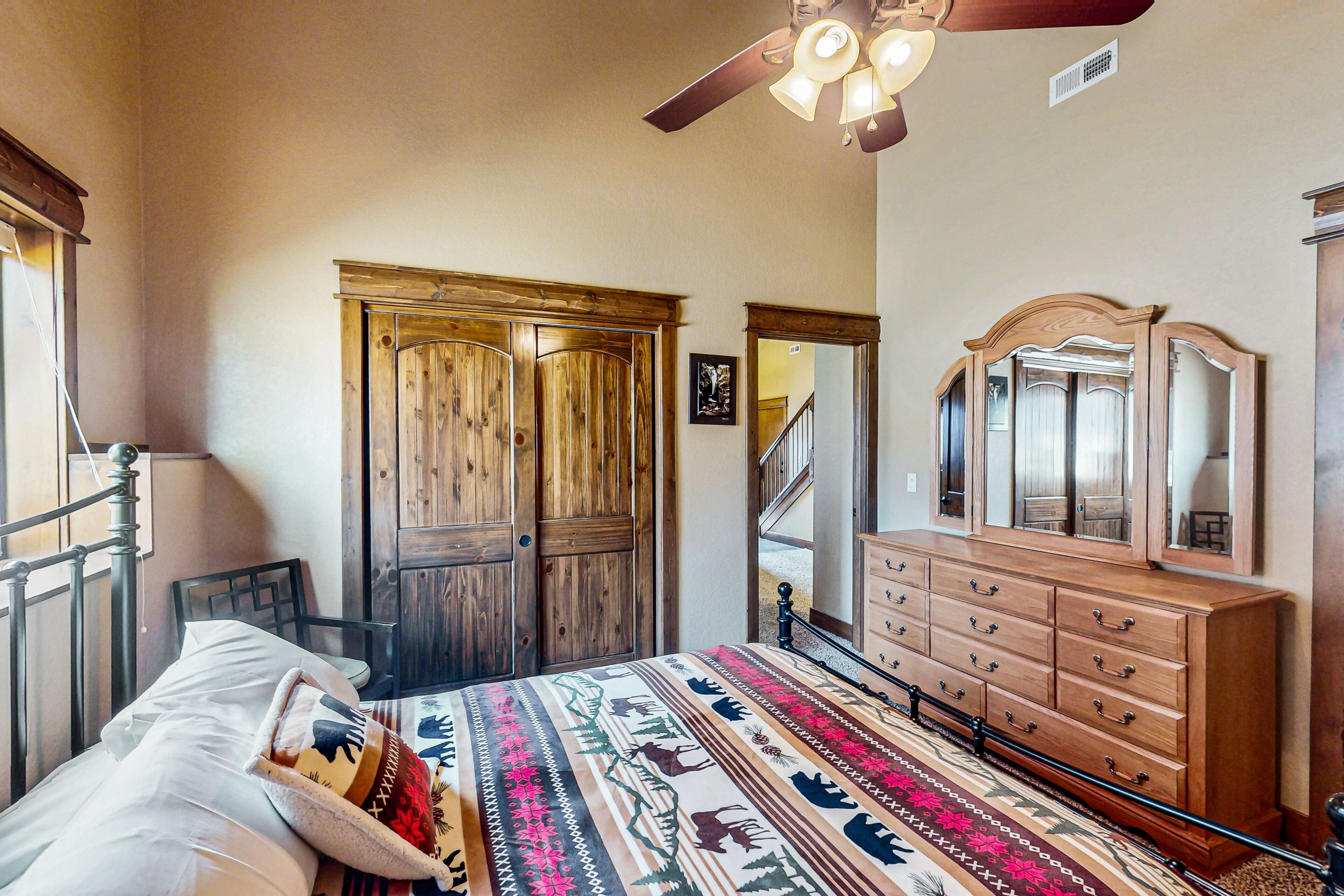 Maison mitoyenne, plusieurs lits, balcon, vue montagne (Timber Mountain Retreat)