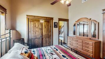 Townhome, Multiple Beds, Balcony, Mountain View (Timber Mountain Retreat) | 3 bedrooms