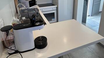 Coffee/tea maker, fridge, microwave, oven