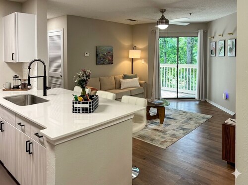 Cozy Lakeview 1BR Apt with Balcony + Pool Near Atlanta